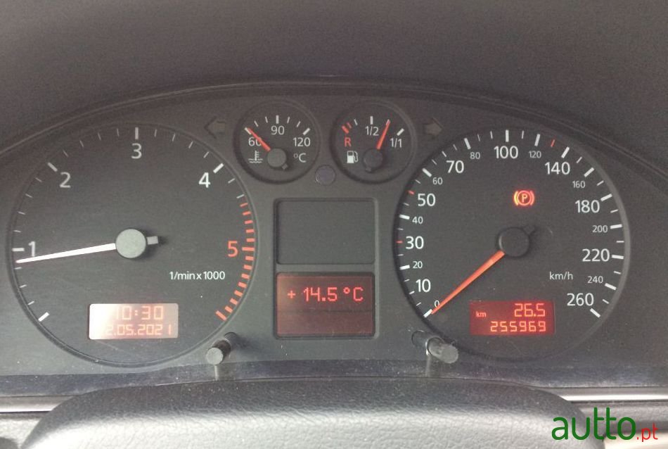 2001' Audi A4 Avant photo #1