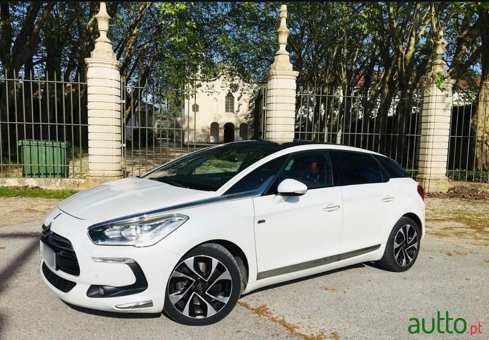 2013' Citroen DS5 photo #1