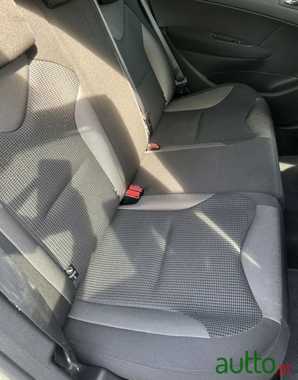 2011' Peugeot 308 photo #6