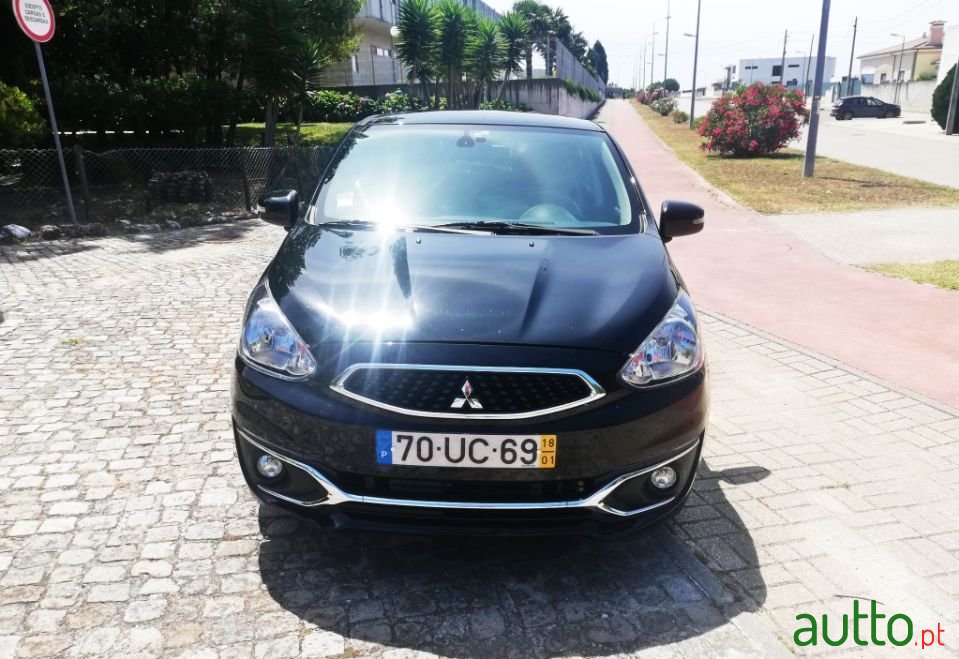 2018' Mitsubishi Space Star photo #2