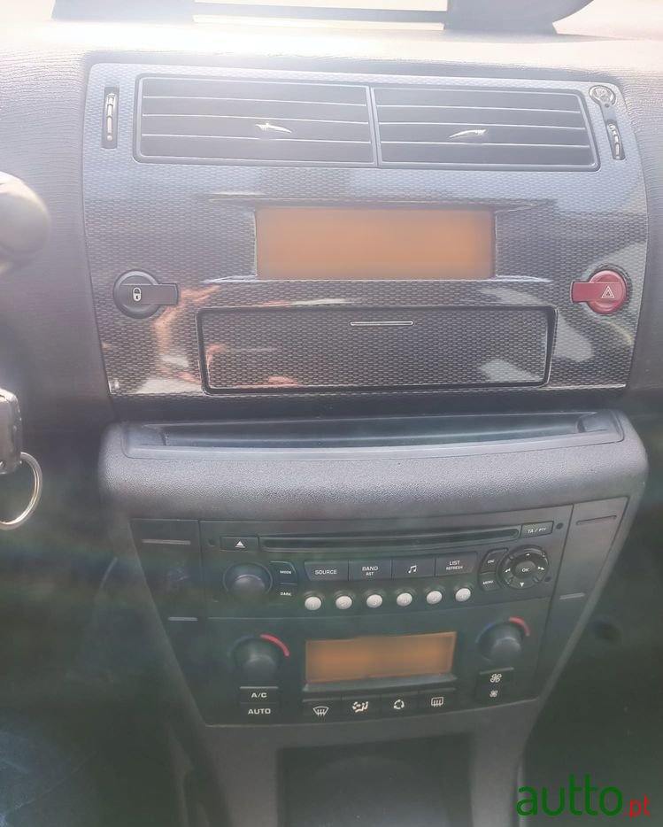 2005' Citroen C4 1.6 Hdi 110 Sx photo #6