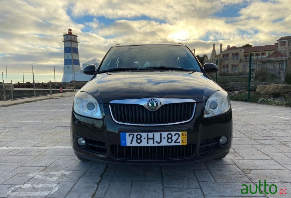 2009' Skoda Fabia Break photo #2