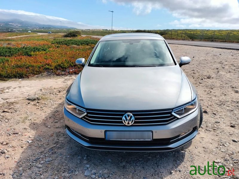 2016' Volkswagen Passat photo #4