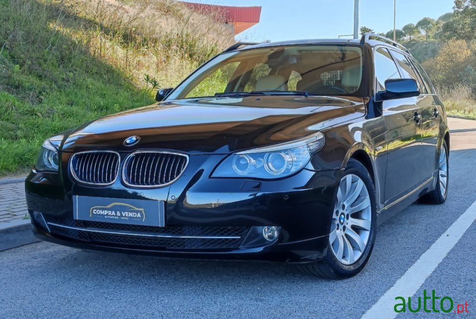 2009' BMW 525 photo #1