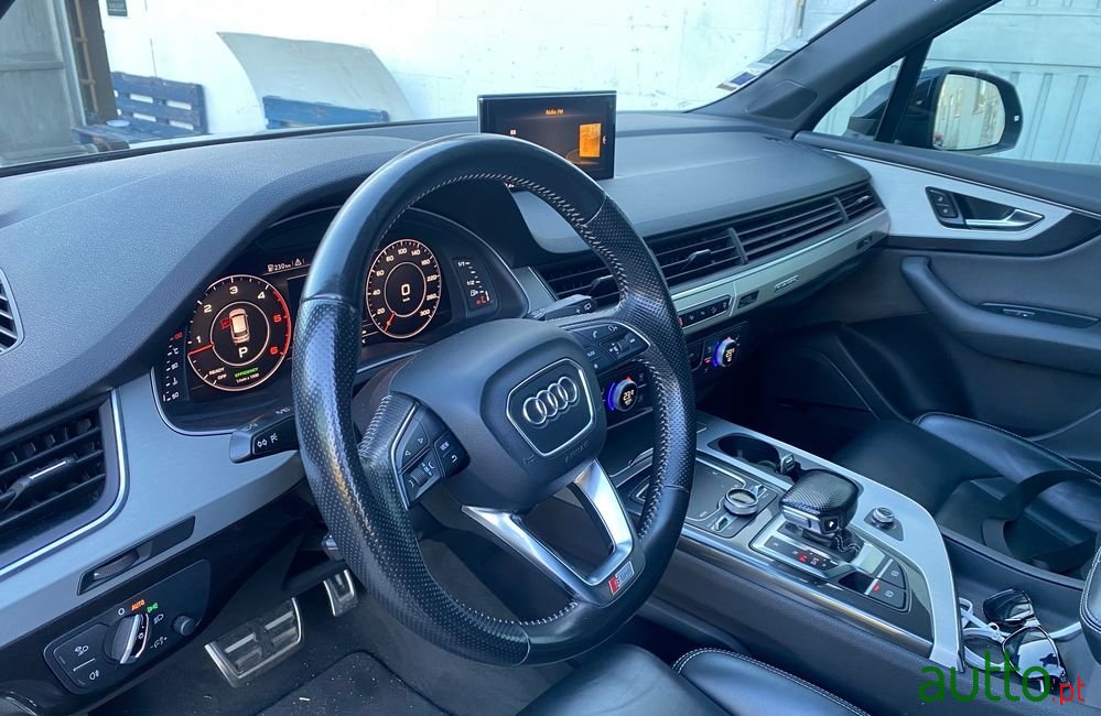 2016' Audi Q7 photo #6