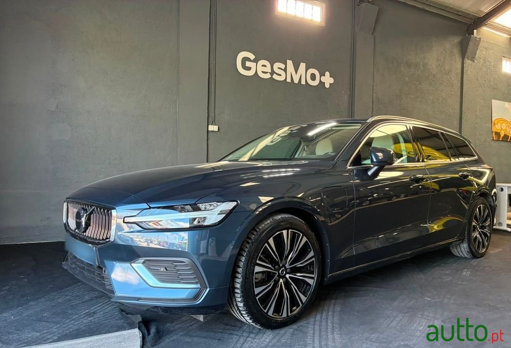 2023' Volvo V60 photo #2