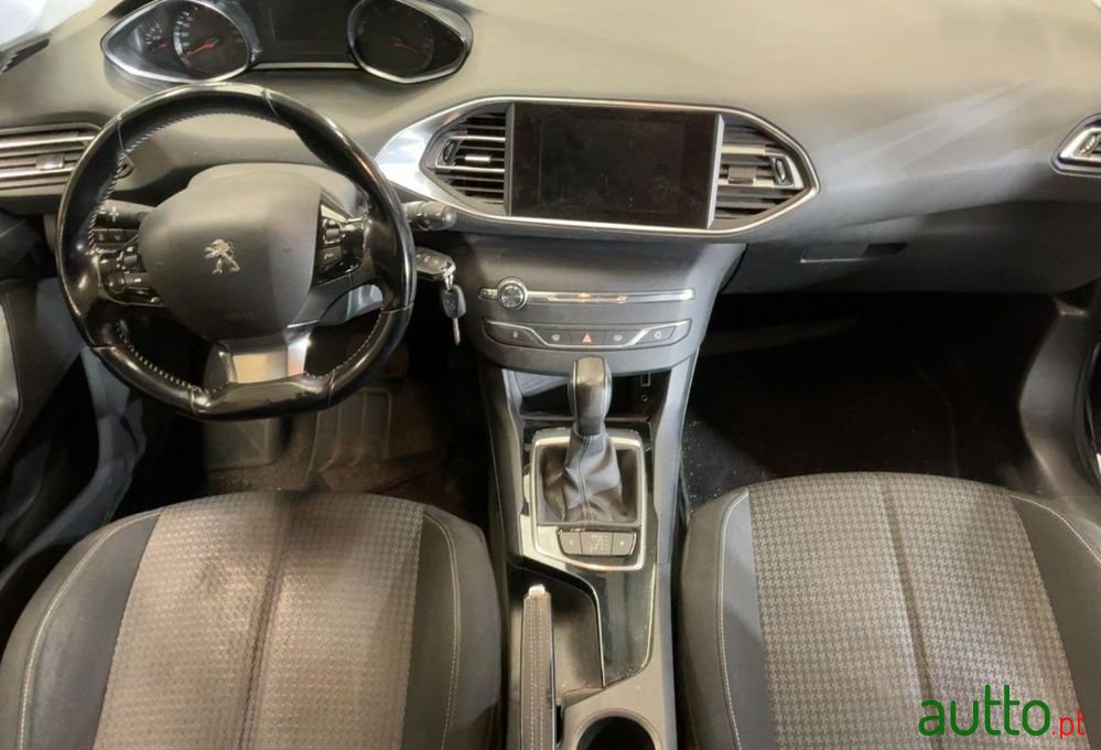 2017' Peugeot 308 photo #2