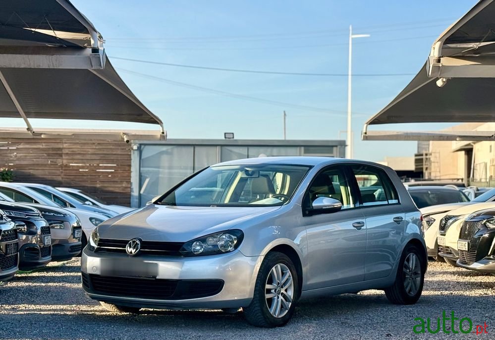 2011' Volkswagen Golf photo #2