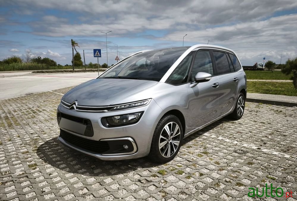2017' Citroen C4 Grand Picasso photo #1