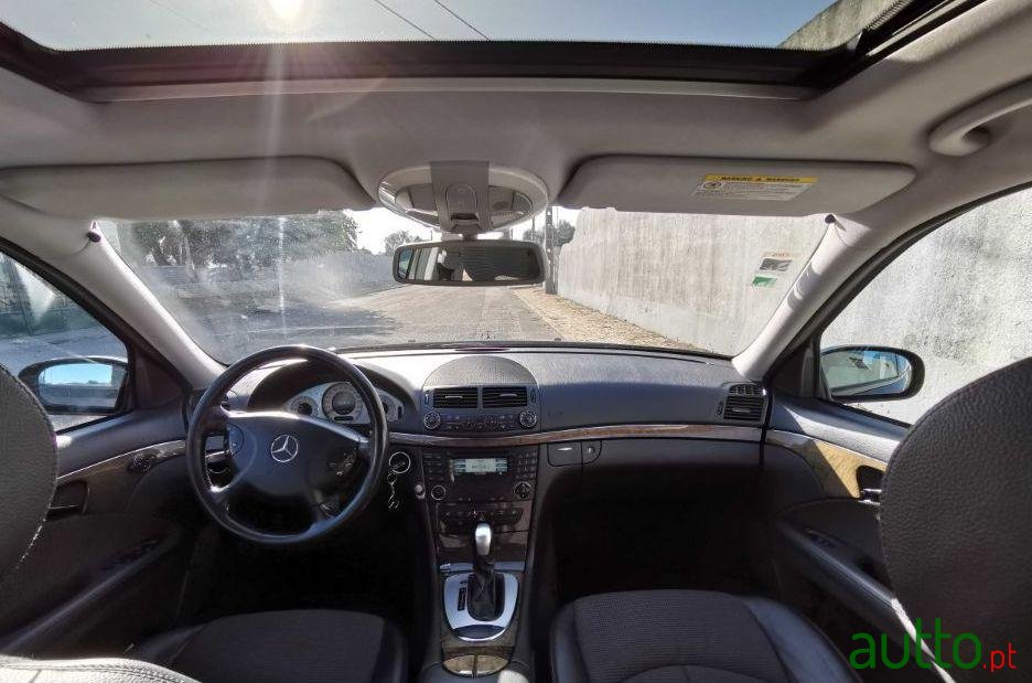 2005' Mercedes-Benz E-220 photo #1