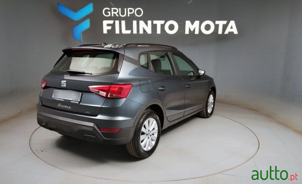 2022' SEAT Arona 1.0 Tsi Style photo #2