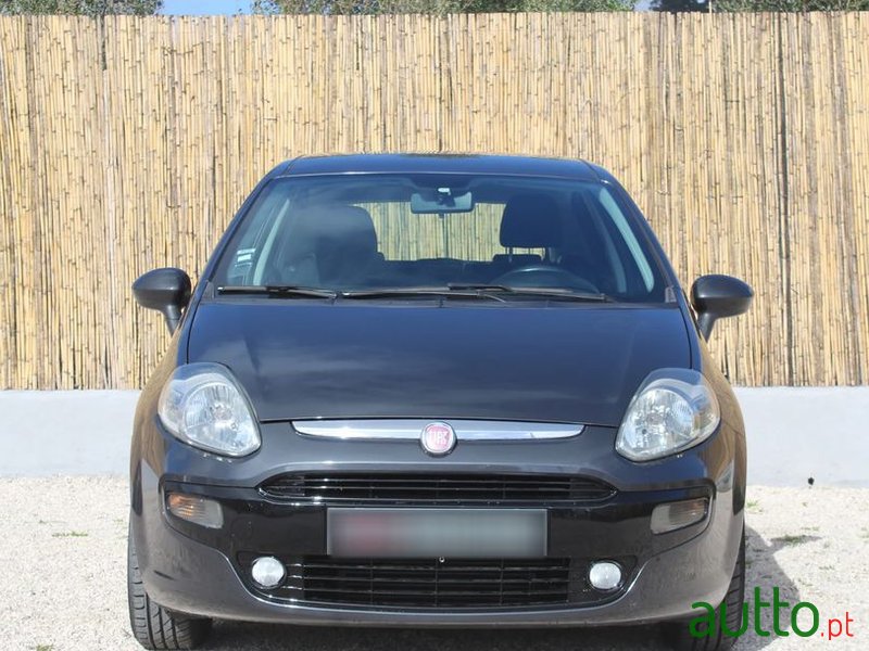 2011' Fiat Punto Evo photo #2