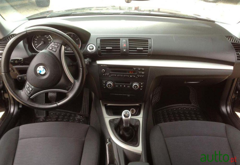 2009' BMW 118 d photo #2