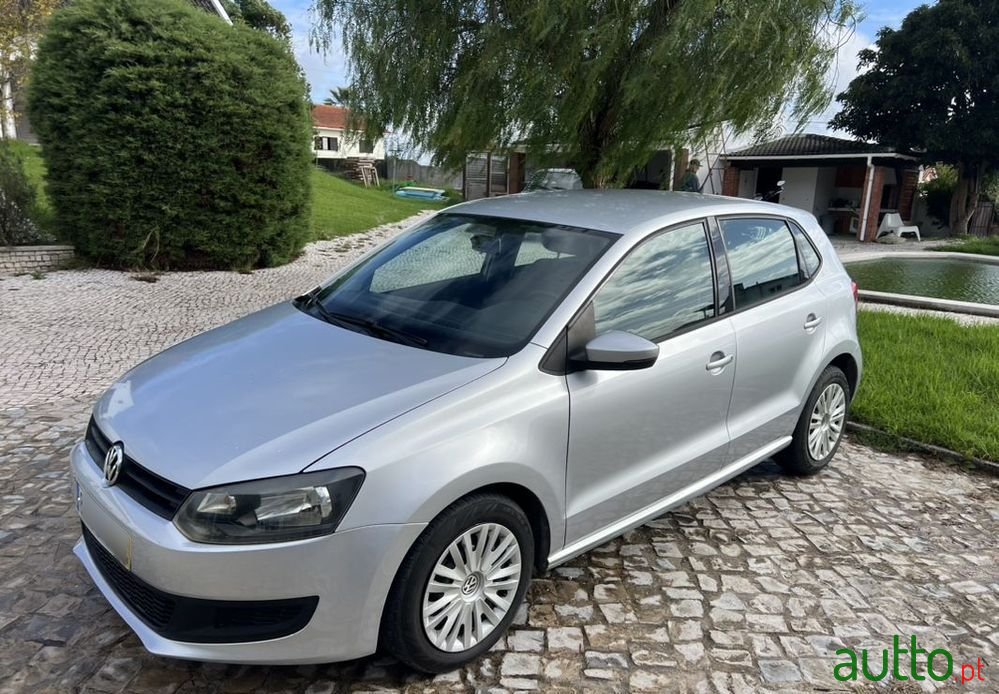 2010' Volkswagen Polo photo #3