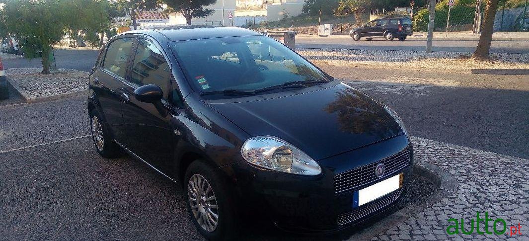 2011' Fiat Grande Punto 1.3 Multijet photo #1