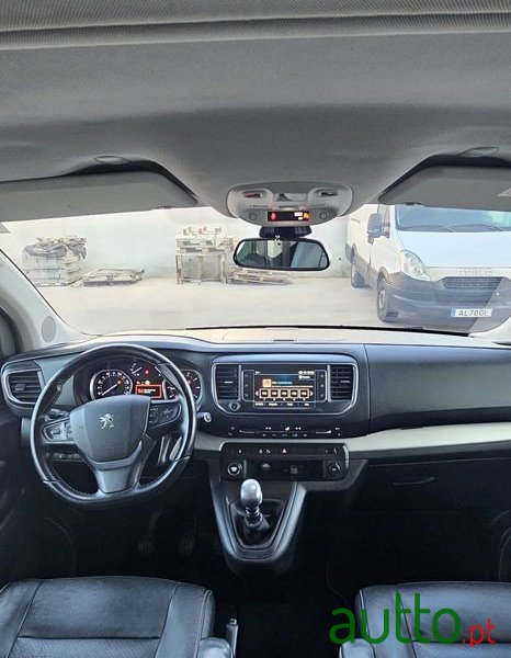 2019' Peugeot Traveller photo #4