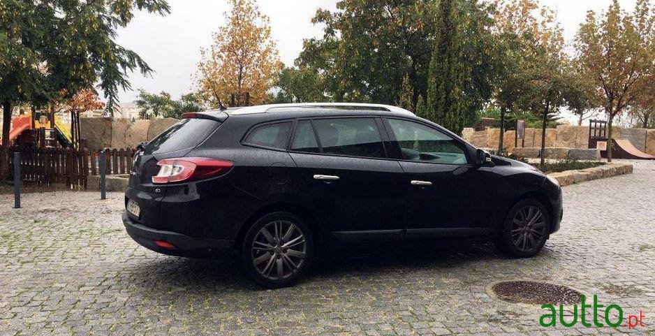 2011' Renault Megane Sport Tourer photo #3