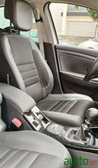 2013' Renault Megane Sport Tourer photo #3