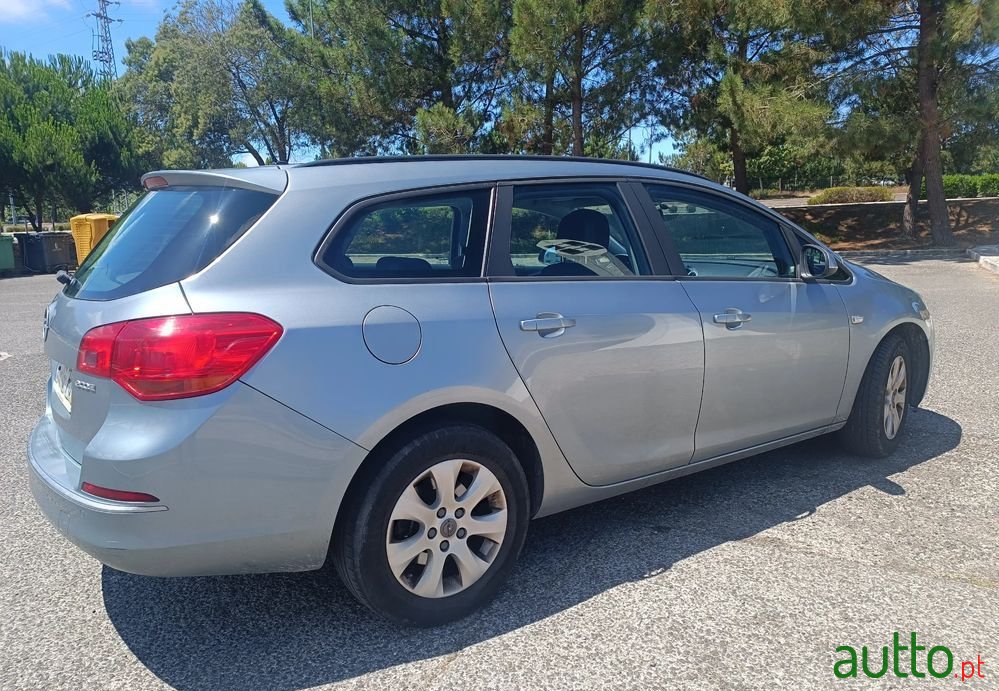 2014' Opel Astra Sports Tourer photo #3
