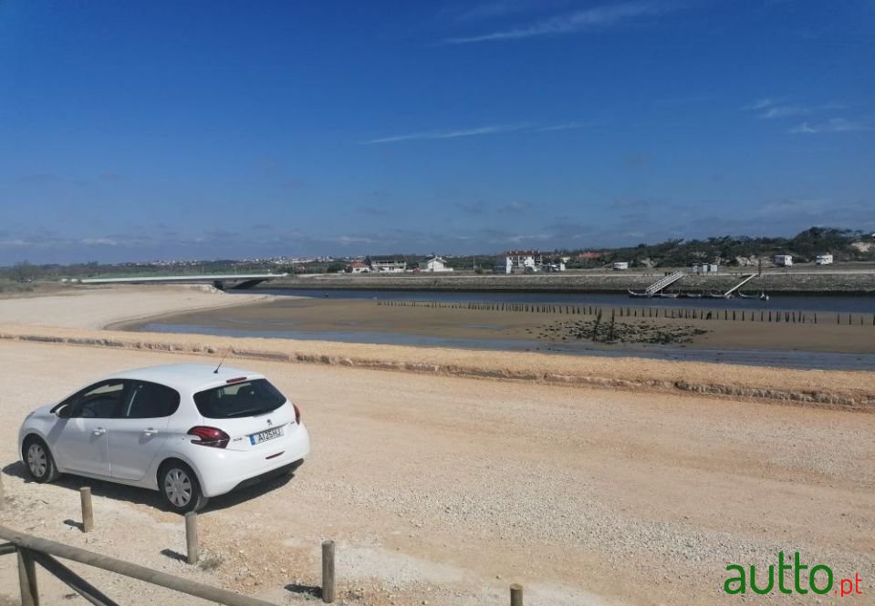 2015' Peugeot 208 photo #6