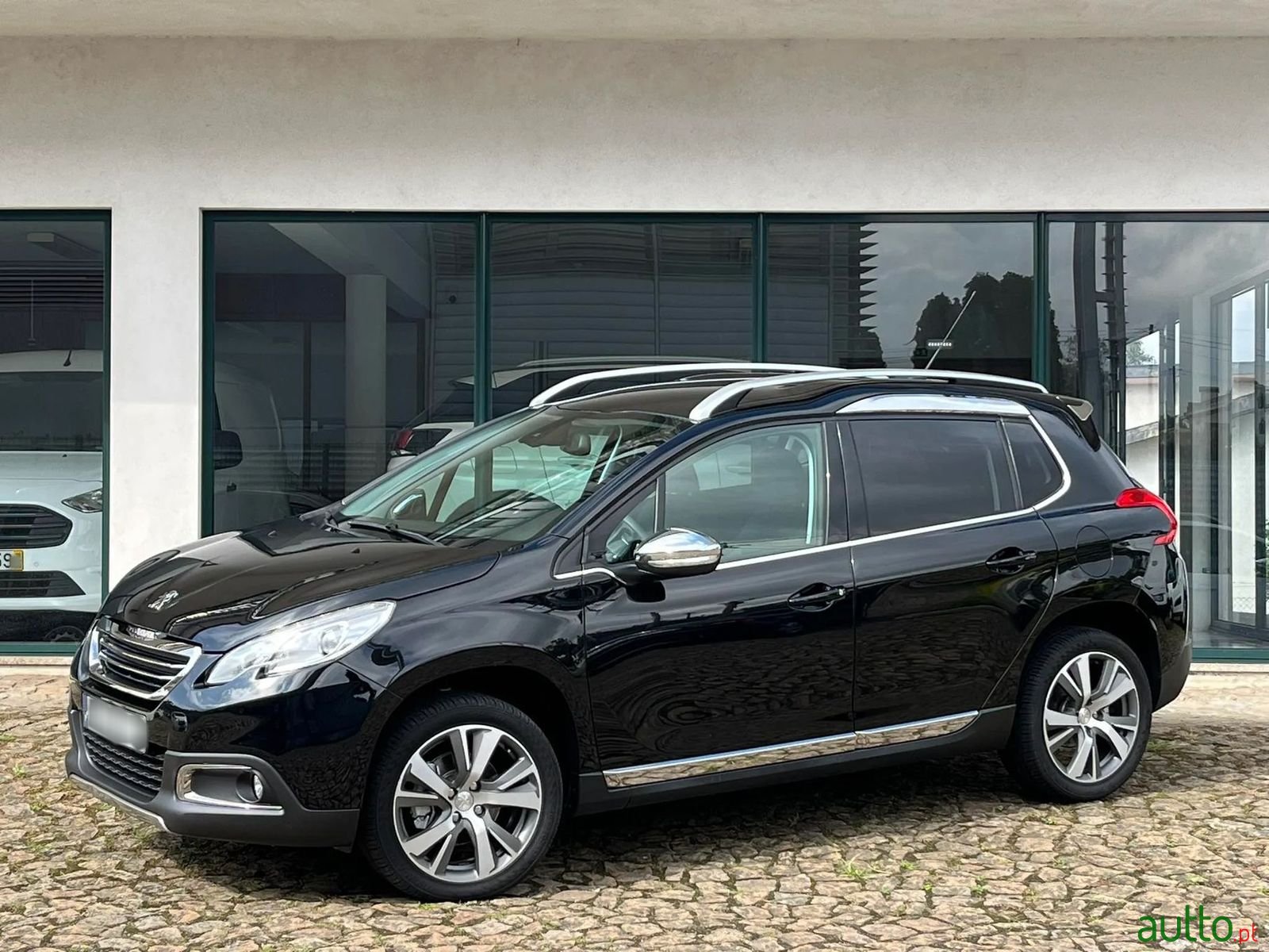 2013' Peugeot 2008 photo #1