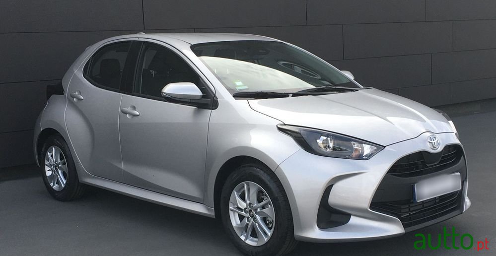 2023' Toyota Yaris photo #2