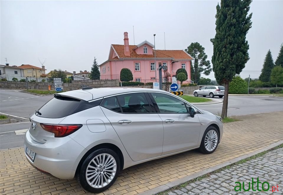 2017' Opel Astra photo #4