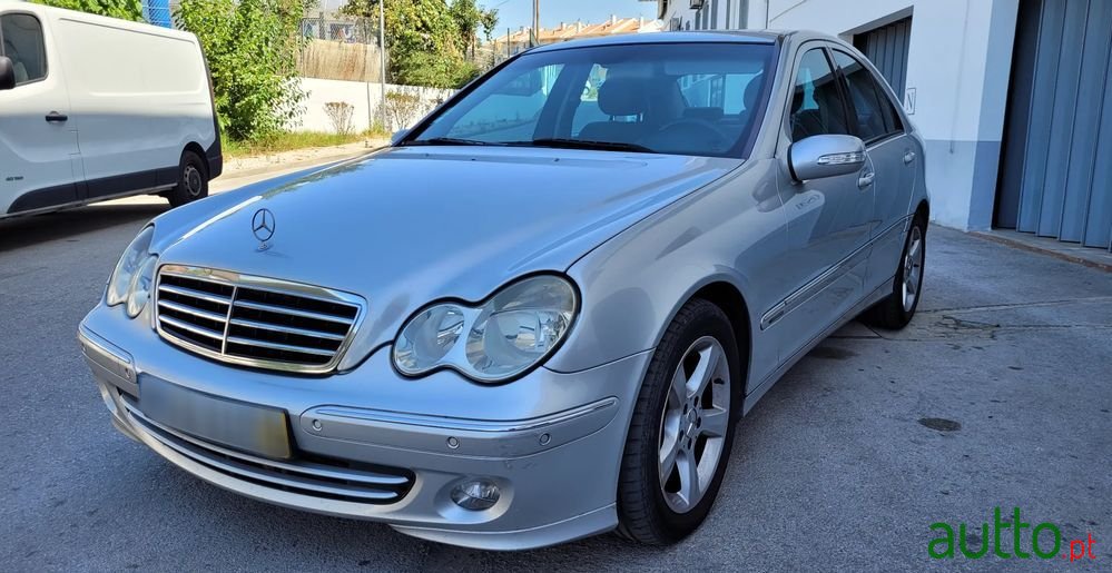 2004' Mercedes-Benz C 220 photo #1