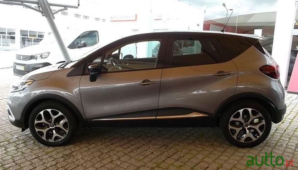 2019' Renault Captur photo #1