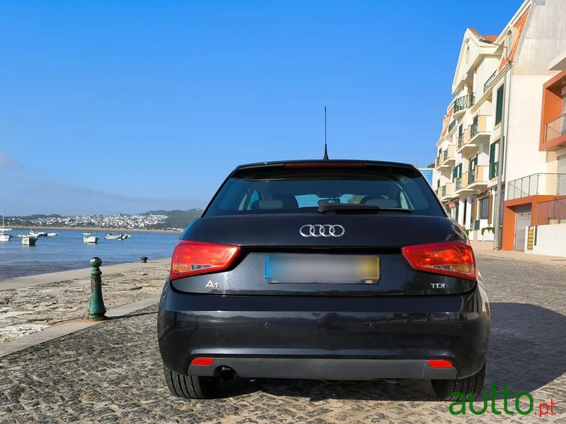 2010' Audi A1 1.6 Tdi Advance photo #4