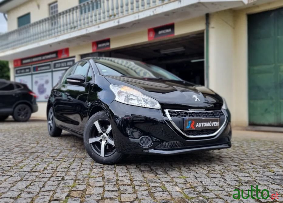 2013' Peugeot 208 photo #1