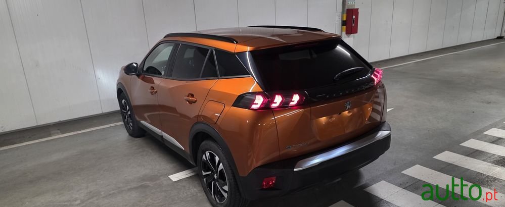 2021' Peugeot e-2008 Allure photo #6