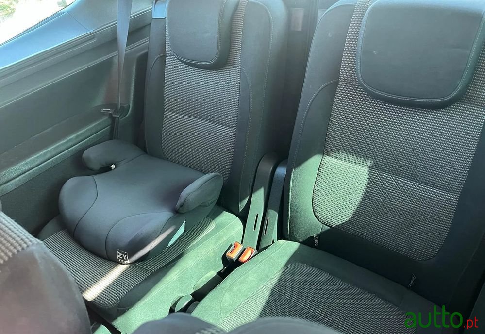 2012' Volkswagen Sharan photo #5