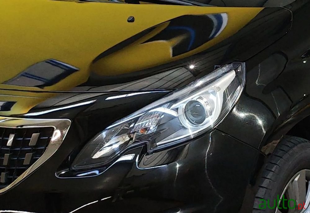 2017' Peugeot 2008 photo #5