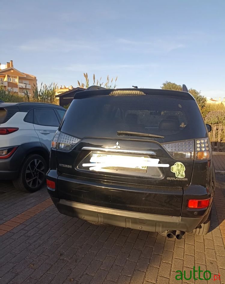 2012' Mitsubishi Outlander photo #2