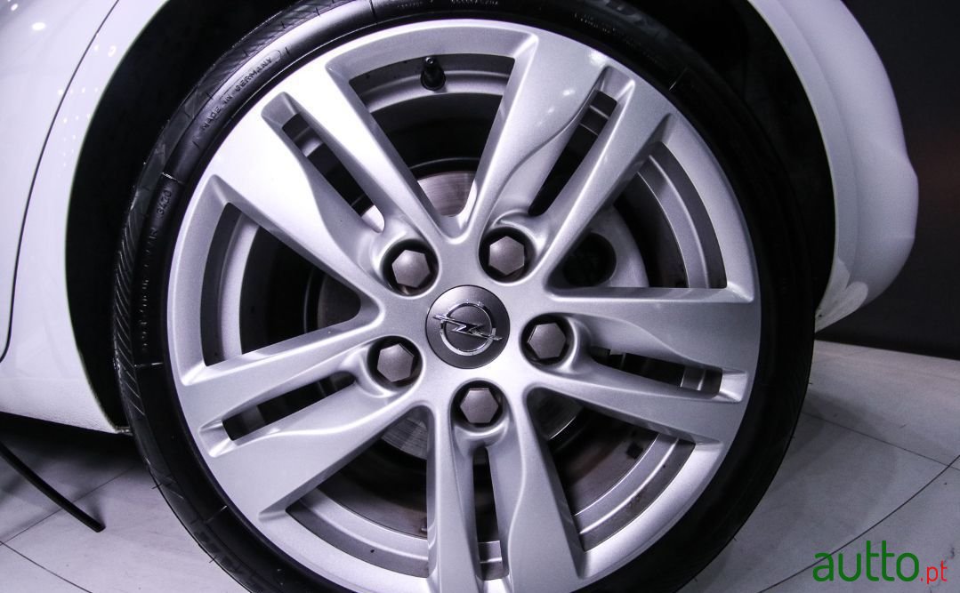 2018' Opel Astra Sports Tourer photo #5