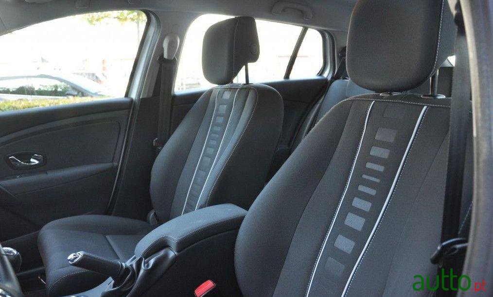 2013' Renault Megane Sport Tourer photo #1