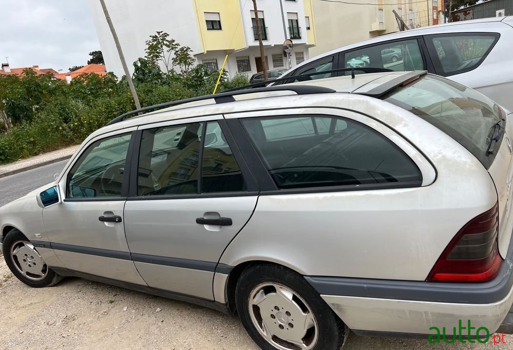 1999' Mercedes-Benz 220 photo #1