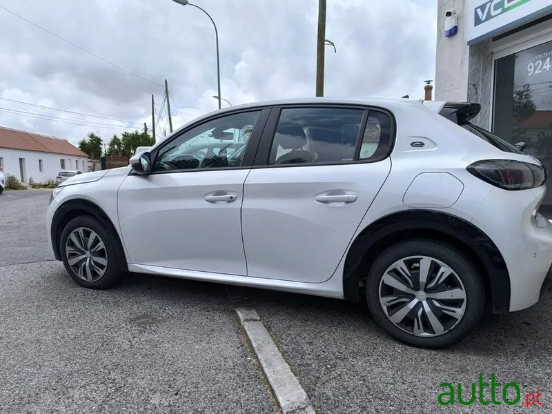 2020' Peugeot e-208 photo #6