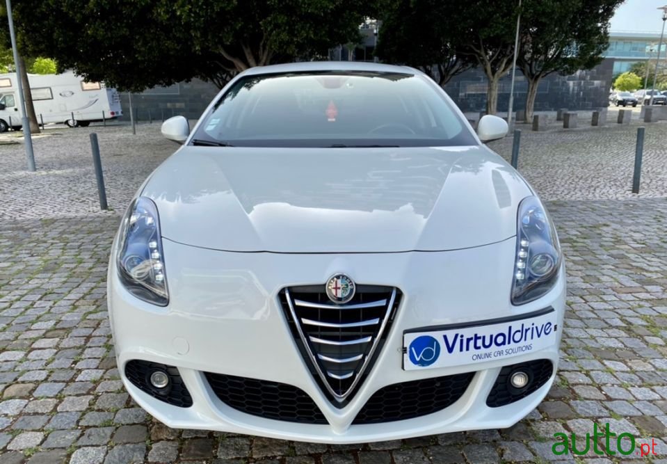 2010' Alfa Romeo Giulietta photo #2