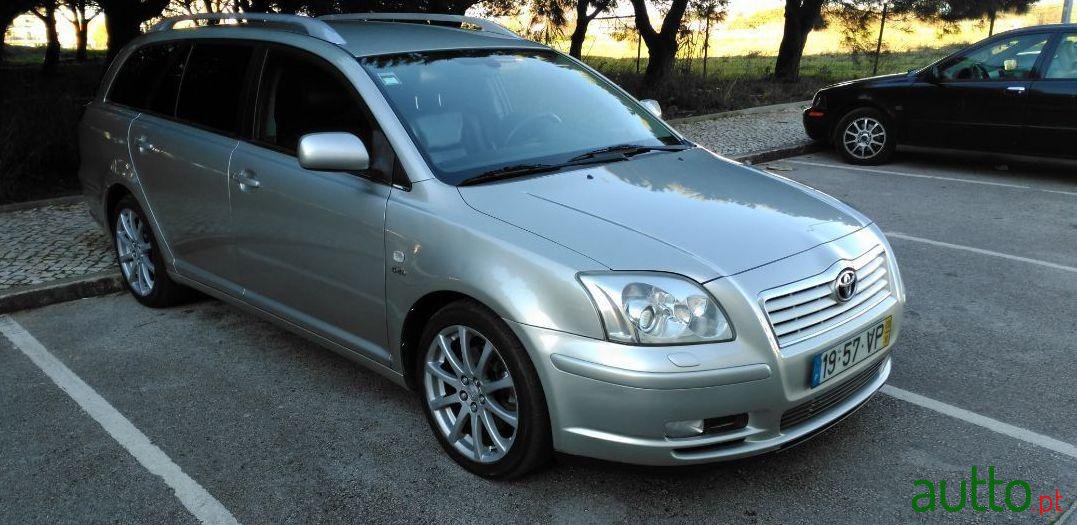 2003' Toyota Avensis photo #2