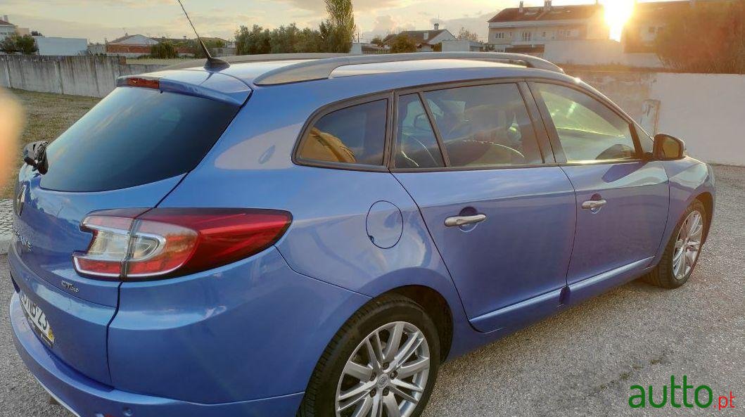 2012' Renault Megane photo #2