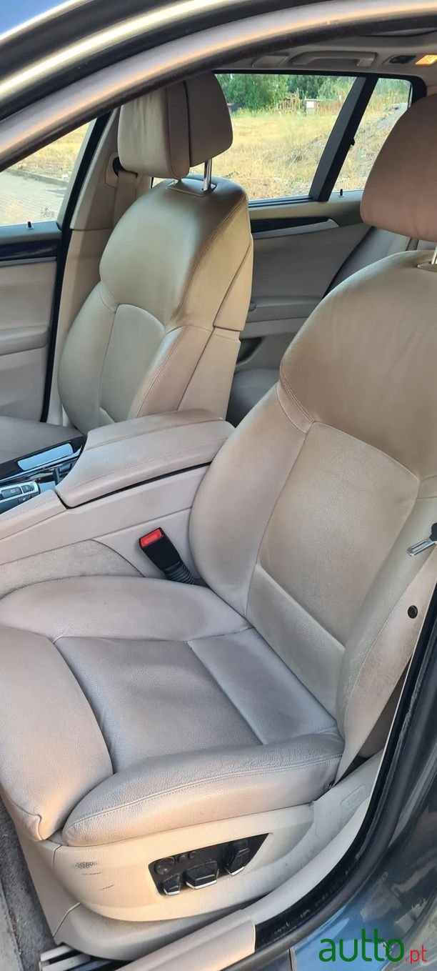 2011' BMW 525 photo #5