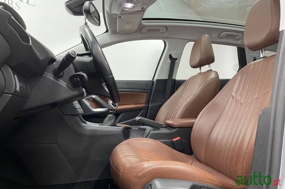 2014' Peugeot 308 photo #3