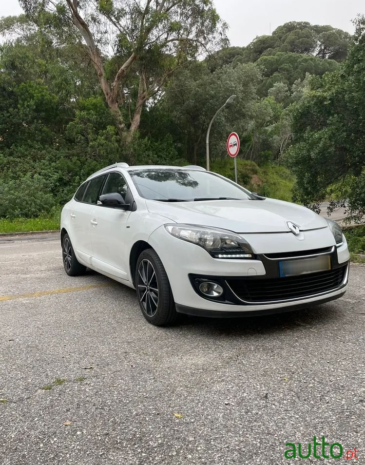 2013' Renault Megane Sport Tourer photo #3