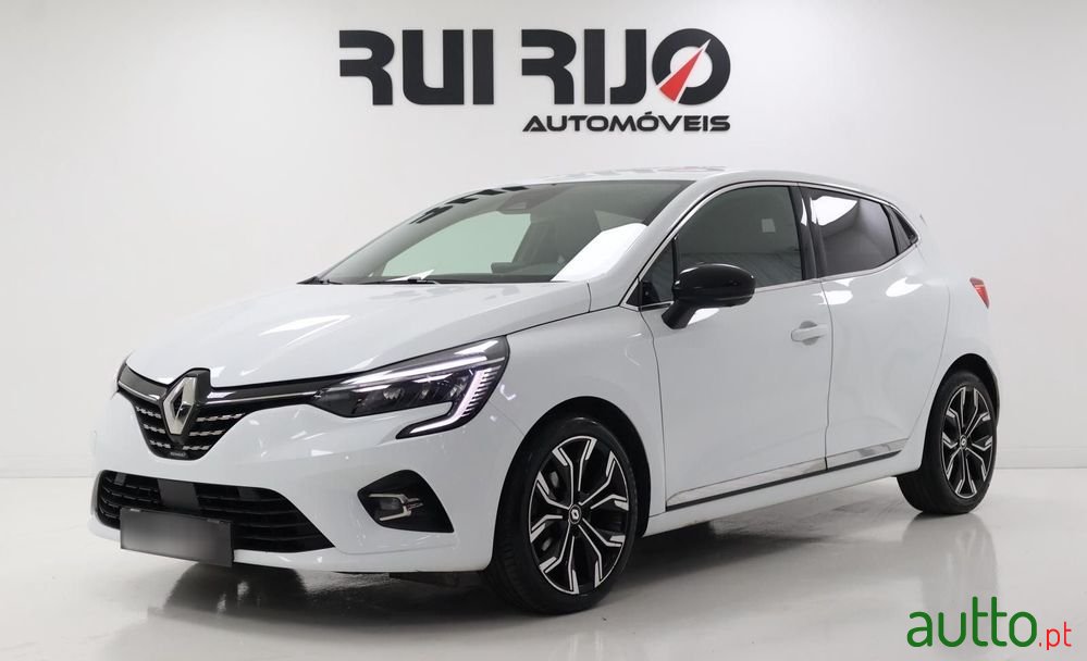 2023' Renault Clio photo #1