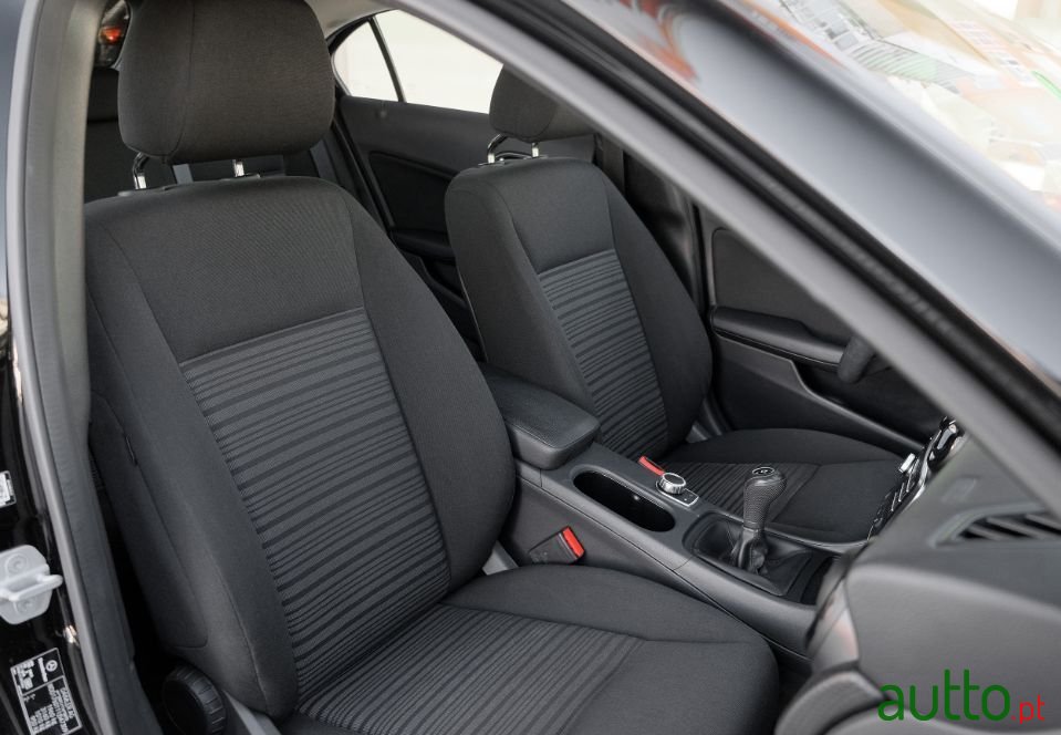 2017' Mercedes-Benz A-160 photo #6