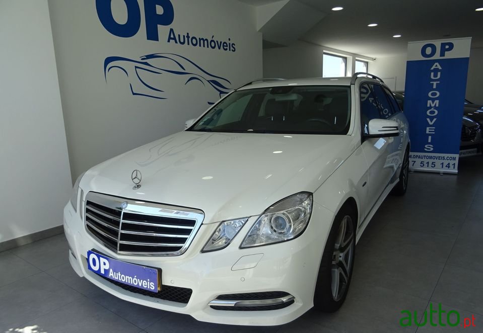 2010' Mercedes-Benz E-220 photo #2