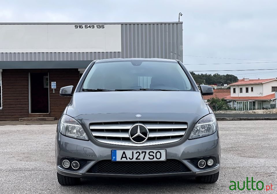 2012' Mercedes-Benz B-180 photo #2