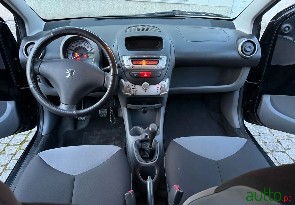 2010' Peugeot 107 photo #4